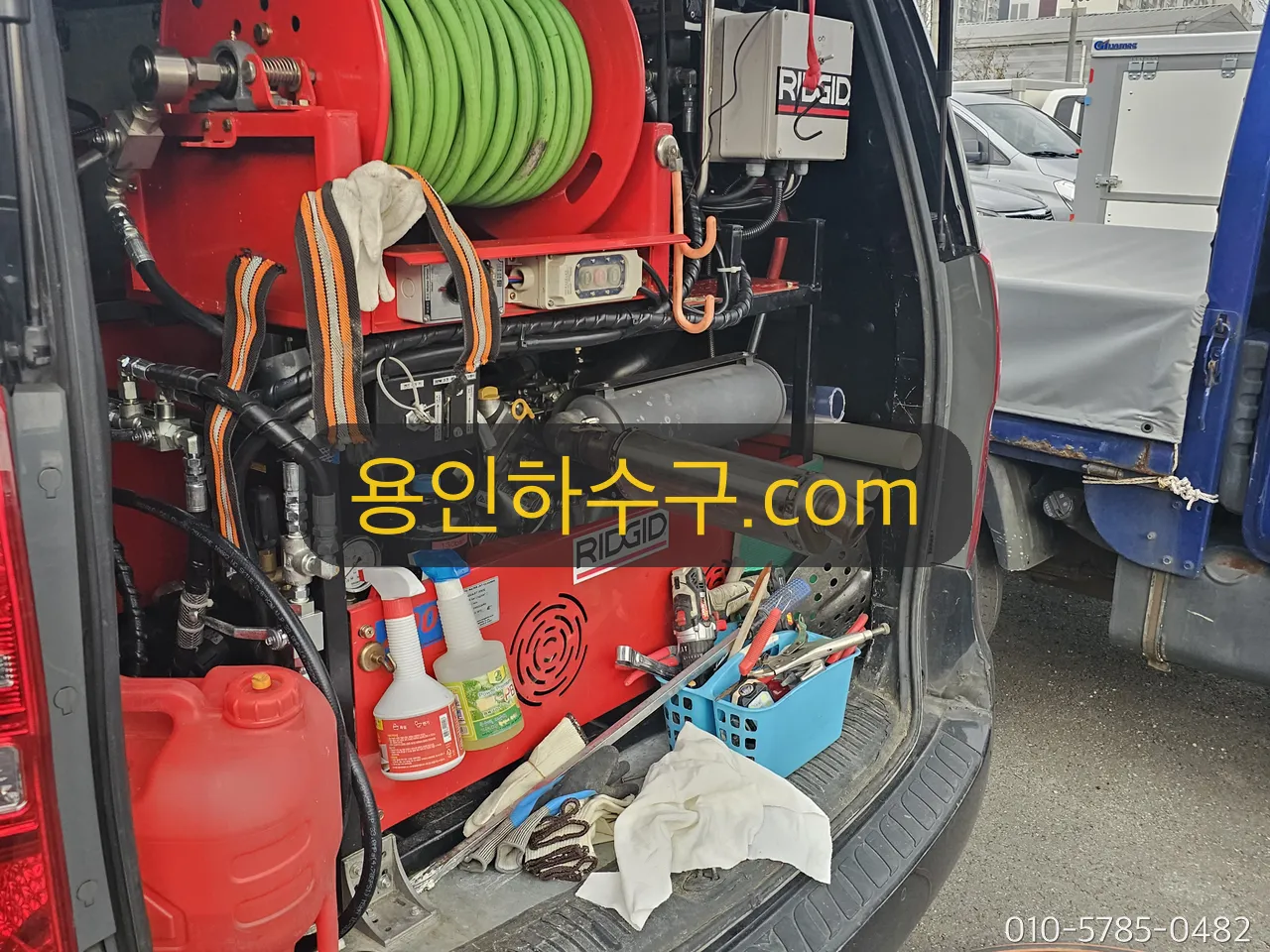차량에 적재된 고압세척 장비
